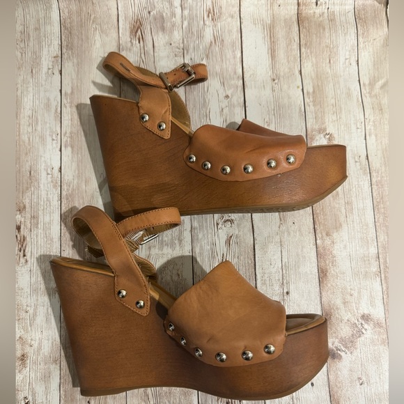 gianni bini chunky platform wedge leather sandal nailhead trim size 7.5m - Picture 6 of 7
